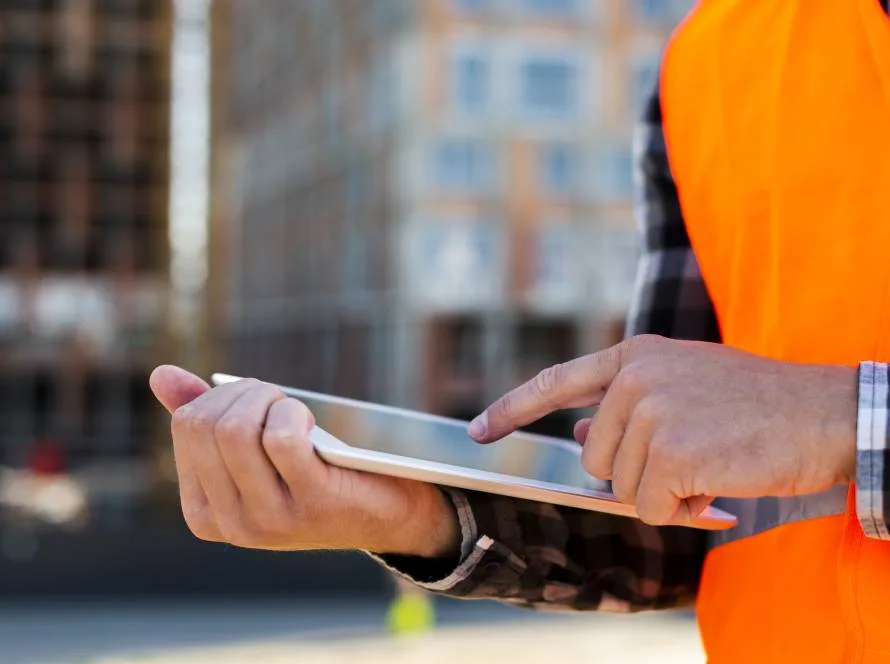 Arquitecto planificando una construcción